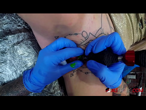 ❤️ Extremely tattooed hottie Sully Savage got a tattoo on her clitoris Russian porn at en-us.doujin-sexy.ru ☑